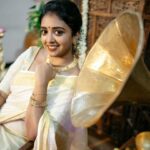 Pearle Maaney Instagram - Shradha’s Madhuramveppu function pics are here 🥰 ☺️ growing up together, and it feels beautiful to see each one grow and take new steps in life ❤️ we will always be there for each other 🥰 . PS : And would you believe me if I said I did her hair a make up? Well yea! . Click @magicmotionmedia . Styling @sabarinathk_ . Saree : @kanchivaram.in . Jewellery : @mayoorajewelerydesigns . Hair and make up for Shradha : Me 😎 (thinking of taking this up as a side hustle- what say guys?) Make up for me : I dint get time to do mine 😂 so that’s how dedicated I am as a make up artist you see 🤪🤪