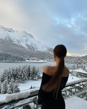 Pelin Uluksar Instagram - Cue the snowflakes, please. ☃️