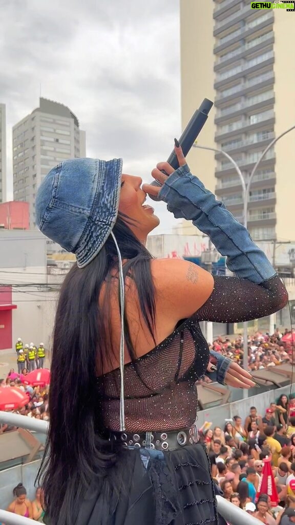 Pepita Instagram - Que energia, São Paulo! ❤️‍🔥 Cantar pra vocês hoje no #BlocoDaLexa foi incrível, sentir toda a energia de vocês me faz muito feliz. Obrigada pelo convite, @lexa, foi um prazer fazer parte desse momento de celebração!