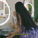 Pepita Instagram - A arte entrou na minha vida de um jeito muito louco, muito surreal. Se não fosse a arte eu seria mais uma no meio da multidão. É isso mesmo! Ou então ouvindo essa frase “pega”, “lava”, “traz”, “me serve”. A arte entrou na minha vida no momento que eu mais precisava da arte, era o início da minha transição, eu precisava me entender melhor e entender meu corpo. De uma forma muito louca eu conseguia me ver de um jeito muito leve, muito gostoso, só que a sociedade muitas vezes quis me diminuir e achar que eu não sou o que eu dizia. Eu sou ela, eu nunca posso ser ele. A arte me fez conhecer pessoas, lugares, paladares, sentir emoções, me emocionar, emocionar o outro e entender que eu poderia ser a artista que eu quisesse ser. Ser a primeira travesti funkeira do Brasil! Quando eu ouvi esse rótulo eu falei “Eita! Muito obrigada a arte! Gratidão!” E hoje eu posso gritar que a arte muda vidas! E a arte faz arte acontecer. Arte é leveza, música e felicidades. E tenho uma super dica para quem assim como eu ama arte, todos os episódios da primeira série musical do @globoplay, Vicky e a Musa já estão disponíveis. Essa série tem um elenco incrível e é da mesma autora do sucesso “Vai na Fé”, a história é uma delícia de acompanhar, sucesso garantido. Vamos maratonar juntos? Aproveitem que o primeiro apisódio está aberto pra não assinantes também! #publicidade