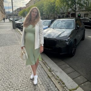 Petra Kvitová Instagram - Ano, mám novou X5 z @cartecgroup_com a cítím se jako královna silnic! 🤩 Děkuji, že mi dáváte možnost prožívat ty nejlepší okamžiky za volantem! 🙌