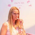 Petra Kvitová Instagram - Celebrating @haagendazsczech with the new French macaron ice cream at their amazing Racquet House party 🎉 Chocolate Ganache or Strawberry Raspberry? Swipe to see which one is my fave #Partner #SummerOfAmour #HaagenDazs #HaagenDazsMoment #DokonaláZmrzlina #DontHoldBack