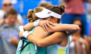 Petra Kvitová Instagram - Not the best way to end a tough match against my dear friend @belindabencic 

Hoping I can get some treatment and be ready for @cincytennis 

Good luck tonight Beli! 🤗