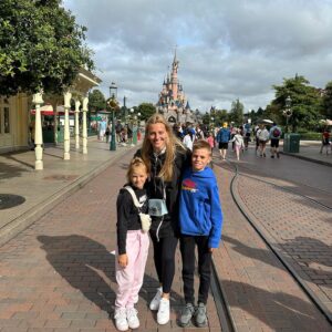 Petra Kvitová Instagram - From my wedding to the happiest place on earth with these amazing kiddos ✨

PS don’t worry, this wasn’t the honeymoon, that will come later 😂