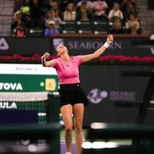 Petra Kvitová Instagram - P
O
J
D

👀

@bnpparibasopen