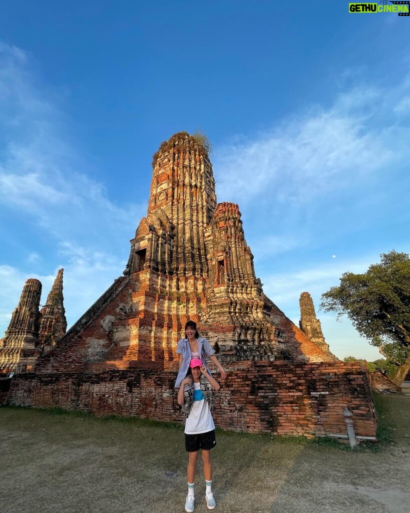 Peyton Elizabeth Lee Instagram - When in Bangkok…