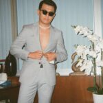 Peyton Elizabeth Lee Instagram - IN HONOR OF DOOGIE KAMEALOHA M.D. SEASON TWO AND PROM PACT BEING ON DISNEY TODAY HERE ARE SOME FUN MEMORIES FROM MAKING THEM BOTH GO WATCH YOU WON’T REGRET IT EEEE