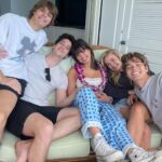 Peyton Elizabeth Lee Instagram - IN HONOR OF DOOGIE KAMEALOHA M.D. SEASON TWO AND PROM PACT BEING ON DISNEY TODAY HERE ARE SOME FUN MEMORIES FROM MAKING THEM BOTH GO WATCH YOU WON’T REGRET IT EEEE