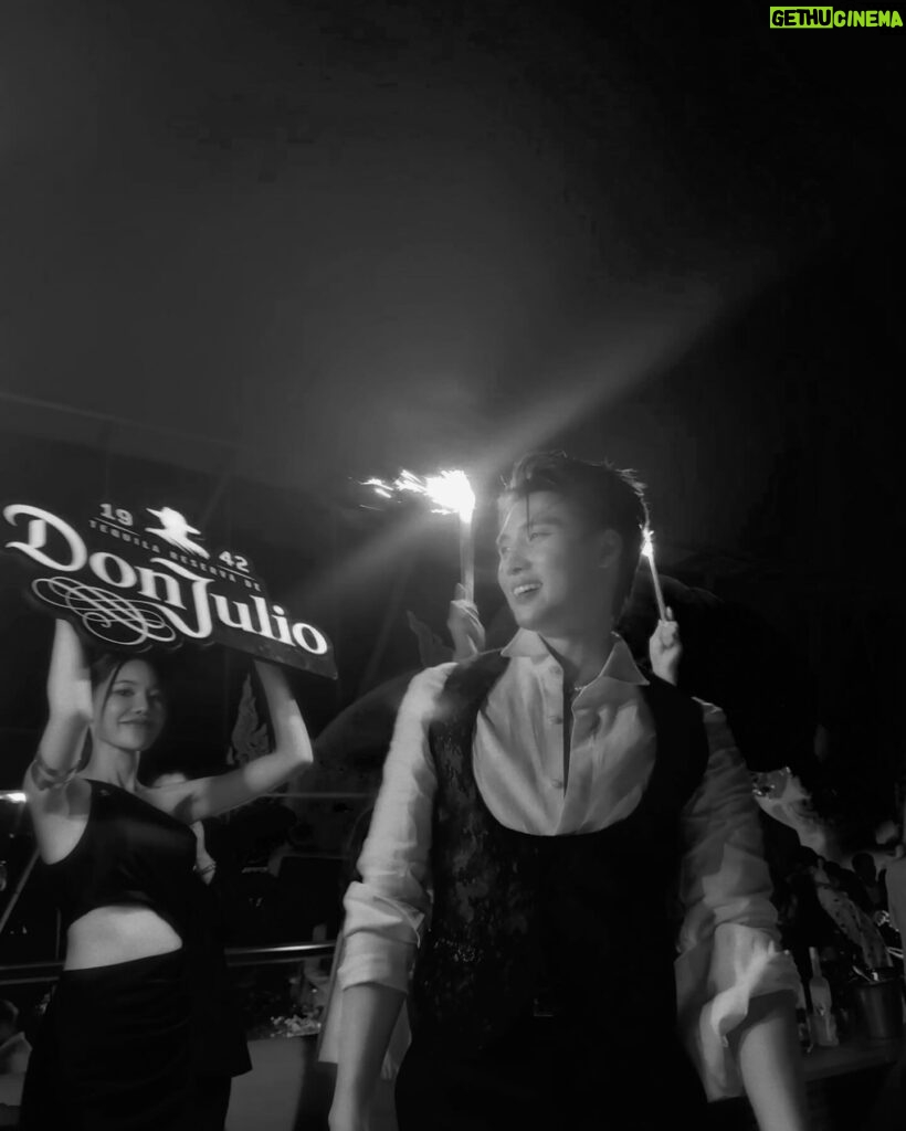 Phiravich Attachitsataporn Instagram - One great night 💫 🍹 #DJ1942 #AkaraSkyHanuman #BestRooftopbarBangkok