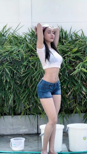 Pichana Yoosuk Instagram - Happy Songkran Day2024ไปเล่นน้ำด้วยได้มั้ย💦
โปรโมชั่น Payday ลดสูงสุด 50%   ชื้อ 1 แถม 1 ในวันที่ 25-27 เม.ย. นี้นะค้า😍 https://bit.ly/3PQEcqp