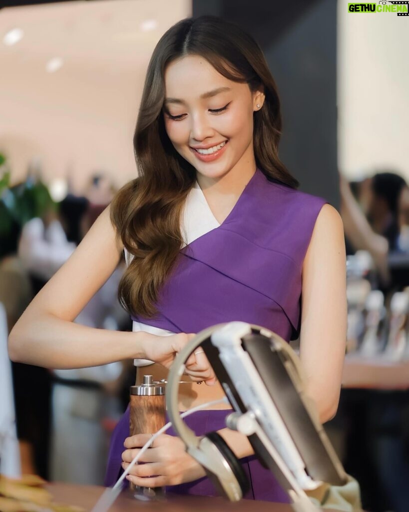 Pichukkana Wongsarattanasin Instagram - 💜🥰☕️ ดีใจที่ได้เจอทุกคนน้าาาาา งานเมื่อวานสนุกมากเลย ~ ฝาก เบอร์ดี้3in1ริชเบลนด์ ด้วยนะคะ 💜💜 #เบอร์ดี้xไทยโรบัสต้ารสชาติเพื่อคนไทย #OURPRIDEOURTHAIROBUSTA