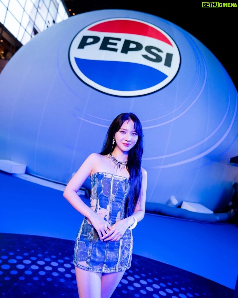 Ployshompoo Supasap Instagram - 💙 PEPSI INTO THE NEW ERA @PepsiThai เปิดสู่โลกใหม่ของเป๊ปซี่กับ IMMERSIVE GLOBE 360 Visual & Sound Interactive เพื่อฉลองโลโก้ใหม่ สาย Content ห้ามพลาดเลยน้าา จองบัตรเข้าชม PEPSI IMMERSIVE GLOBE ได้แล้วตั้งแต่วันที่ 25 กุมภาพันธ์ - 3 มีนาคม 2567 ที่ลานเซ็นทรัลเวิลด์ แค่แอด LINE @Pepsi จองฟรี! ไม่มีค่าใช้จ่าย #PEPSIINTOTHENEWERA #เป๊ปซี่ซ่าหน่อยมั้ย