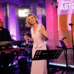 Polina Gagarina Instagram - Вчера прошел наш концерт на @avtoradioru❤️ Где состоялась live-премьера моей новой песни Костюм🎀 @alinecollection.ru #РОДНОЙ #полинагагарина #поехалинагагарину #премьера