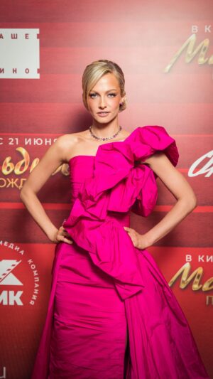 Polina Maksimova Instagram - Это очень вредно — не ездить на бал, когда ты этого заслуживаешь.
—  Золушка