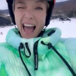 Pom Klementieff Instagram - I took snowboard lessons and now I have a huge bruise on my butt! ( not pictured ). Thank you for the cool outfit @whitespace_____ @shaunwhite @milesvt ( I need more practice!! ) Green like the Grinch 🍏