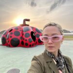 Pom Klementieff Instagram - Yayoi Kusama 💛🖤