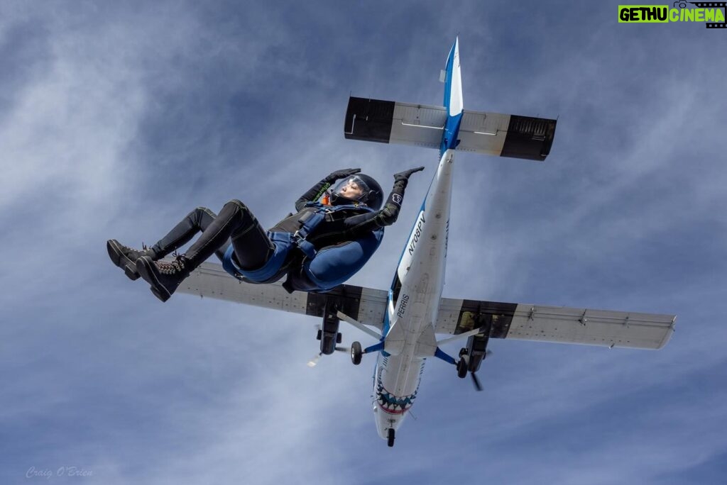 Pom Klementieff Instagram - 📷 @craigobrienphotography 🪂💕 back flying ✨ jump 135