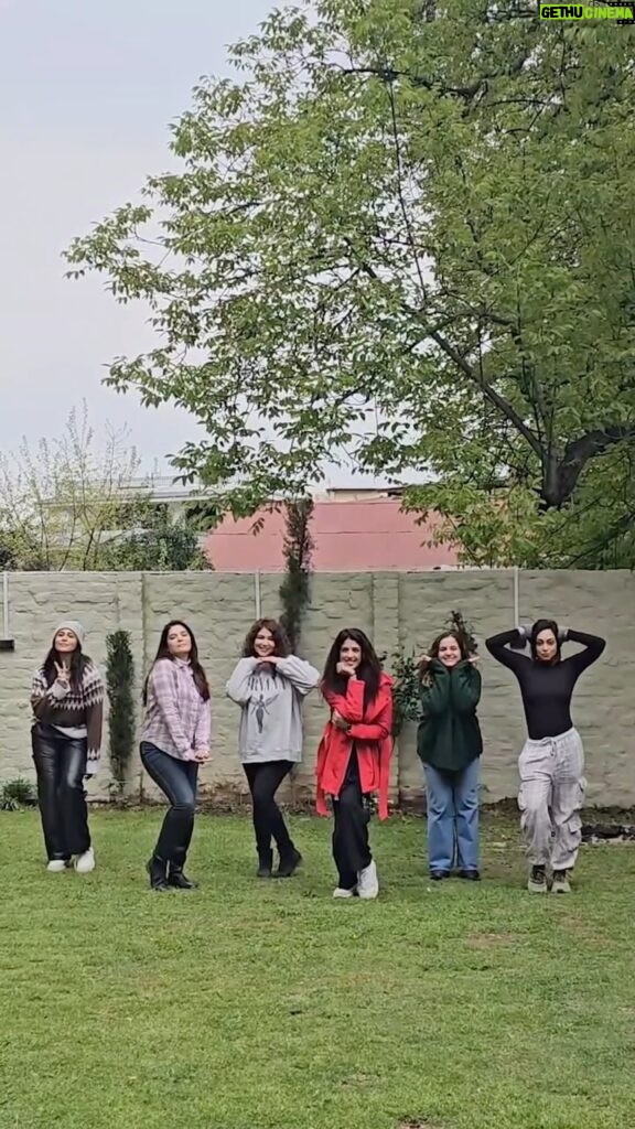 Pooja Gor Instagram - KASHMIR YOU WERE AMAZING! Where next gurrlsss??? . . #kashmir #friends #trip #memories #mountains #aishwaryasakhuja