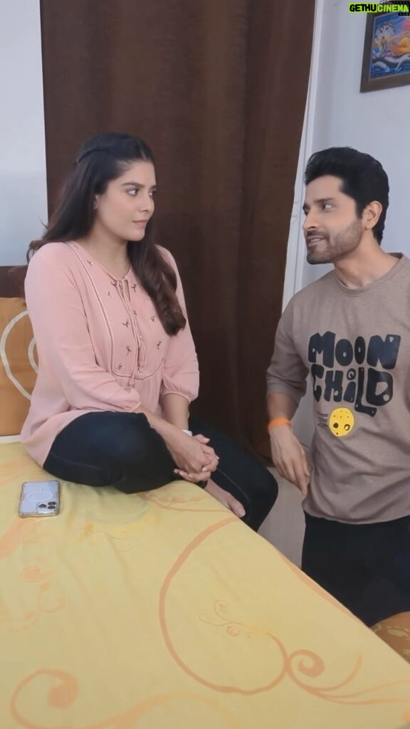 Pooja Gor Instagram - Monsoon magic be like #viralreels #funnyreels #reelsinstagram #reelsvideo #reelitfeelit #comedyreels #husbandwifecomedy #comedyvideos #sitreels