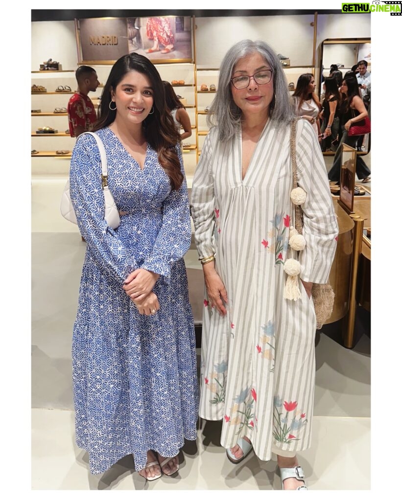 Pooja Gor Instagram - Yesterday, I had the incredible honour of meeting the legendary Zeenat Aman in person. From admiring her onscreen grace to being in her presence, it was a moment beyond words. My heart raced with nerves, but each exchanged word was pure magic. @thezeenataman ✨ #LegendaryEncounter #GracePersonified