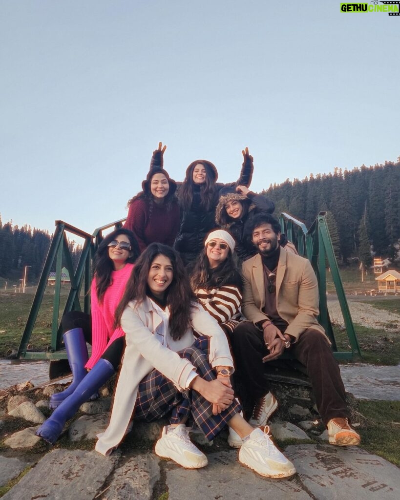 Pooja Gor Instagram - 💃🏻😁❄️🏔️🌳❤️