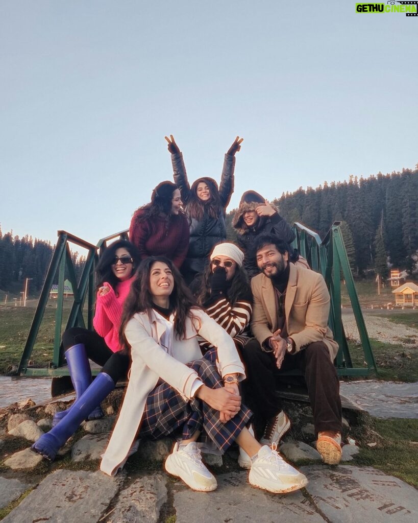 Pooja Gor Instagram - 💃🏻😁❄️🏔️🌳❤️