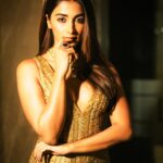Pooja Hegde Instagram - 🍯👑✨
