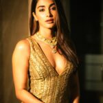 Pooja Hegde Instagram - 🍯👑✨