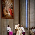 Pope Francis Instagram - EN: Let us even now be drawn by hope! Through our witness, may hope spread to all those who anxiously desire it. May our lives say to them: “Hope in the Lord! Hold firm, take heart, and hope in the Lord!” (Ps 27:14). #Jubilee2025 ES: Dejémonos atraer desde ahora por la esperanza y permitamos que a través de nosotros sea contagiosa para cuantos la desean. Que nuestra vida pueda decirles: «Espera en el Señor y sé fuerte; ten valor y espera en el Señor» (Sal 27,14). #Jubileo2025 PT: Deixemo-nos, desde já, atrair pela esperança, consentindo-lhe que, por nosso intermédio, se torne contagiosa para quantos a desejam. Possa a nossa vida dizer-lhes: “Confia no Senhor! Sê forte e corajoso, e confia no Senhor” (Sal 27, 14). #Jubileu2025 IT: Lasciamoci fin d’ora attrarre dalla speranza e permettiamo che attraverso di noi diventi contagiosa per quanti la desiderano. Possa la nostra vita dire loro: «Spera nel Signore, sii forte, si rinsaldi il tuo cuore e spera nel Signore» (Sal 27,14). #Giubileo2025 FR: Laissons-nous attirer par l’espérance dès aujourd’hui. Faisons en sorte qu’elle devienne contagieuse à travers nous, pour ceux qui la désirent. Puisse notre vie leur dire : « Espère en l’Éternel, sois fort et prends courage ; espère en l’Éternel» (Ps 27, 14). #Jubilé2025DE: Lassen wir uns fortan von der Hoffnung anziehen und lassen wir zu, dass sie durch uns auf jene überspringt, die sich nach ihr sehnen. Möge unser Leben ihnen sagen: »Hoffe auf den Herrn, sei stark und fest sei dein Herz! Und hoffe auf den Herrn!« (Ps 27,14). #HeiligesJahr2025 PL: Pozwólmy, by od teraz pociągnęła nas nadzieja i pozwólmy, by przez nas stała się zaraźliwa dla tych, którzy jej pragną. Niech nasze życie mówi im: „Ufaj Panu, bądź mężny, niech się twe serce umocni, ufaj Panu!” (Ps 27, 14). #Jubileusz2025