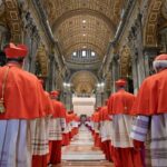 Pope Francis Instagram - EN: Let us even now be drawn by hope! Through our witness, may hope spread to all those who anxiously desire it. May our lives say to them: “Hope in the Lord! Hold firm, take heart, and hope in the Lord!” (Ps 27:14). #Jubilee2025 ES: Dejémonos atraer desde ahora por la esperanza y permitamos que a través de nosotros sea contagiosa para cuantos la desean. Que nuestra vida pueda decirles: «Espera en el Señor y sé fuerte; ten valor y espera en el Señor» (Sal 27,14). #Jubileo2025 PT: Deixemo-nos, desde já, atrair pela esperança, consentindo-lhe que, por nosso intermédio, se torne contagiosa para quantos a desejam. Possa a nossa vida dizer-lhes: “Confia no Senhor! Sê forte e corajoso, e confia no Senhor” (Sal 27, 14). #Jubileu2025 IT: Lasciamoci fin d’ora attrarre dalla speranza e permettiamo che attraverso di noi diventi contagiosa per quanti la desiderano. Possa la nostra vita dire loro: «Spera nel Signore, sii forte, si rinsaldi il tuo cuore e spera nel Signore» (Sal 27,14). #Giubileo2025 FR: Laissons-nous attirer par l’espérance dès aujourd’hui. Faisons en sorte qu’elle devienne contagieuse à travers nous, pour ceux qui la désirent. Puisse notre vie leur dire : « Espère en l’Éternel, sois fort et prends courage ; espère en l’Éternel» (Ps 27, 14). #Jubilé2025DE: Lassen wir uns fortan von der Hoffnung anziehen und lassen wir zu, dass sie durch uns auf jene überspringt, die sich nach ihr sehnen. Möge unser Leben ihnen sagen: »Hoffe auf den Herrn, sei stark und fest sei dein Herz! Und hoffe auf den Herrn!« (Ps 27,14). #HeiligesJahr2025 PL: Pozwólmy, by od teraz pociągnęła nas nadzieja i pozwólmy, by przez nas stała się zaraźliwa dla tych, którzy jej pragną. Niech nasze życie mówi im: „Ufaj Panu, bądź mężny, niech się twe serce umocni, ufaj Panu!” (Ps 27, 14). #Jubileusz2025