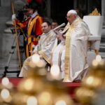 Pope Francis Instagram - EN: Let us even now be drawn by hope! Through our witness, may hope spread to all those who anxiously desire it. May our lives say to them: “Hope in the Lord! Hold firm, take heart, and hope in the Lord!” (Ps 27:14). #Jubilee2025 ES: Dejémonos atraer desde ahora por la esperanza y permitamos que a través de nosotros sea contagiosa para cuantos la desean. Que nuestra vida pueda decirles: «Espera en el Señor y sé fuerte; ten valor y espera en el Señor» (Sal 27,14). #Jubileo2025 PT: Deixemo-nos, desde já, atrair pela esperança, consentindo-lhe que, por nosso intermédio, se torne contagiosa para quantos a desejam. Possa a nossa vida dizer-lhes: “Confia no Senhor! Sê forte e corajoso, e confia no Senhor” (Sal 27, 14). #Jubileu2025 IT: Lasciamoci fin d’ora attrarre dalla speranza e permettiamo che attraverso di noi diventi contagiosa per quanti la desiderano. Possa la nostra vita dire loro: «Spera nel Signore, sii forte, si rinsaldi il tuo cuore e spera nel Signore» (Sal 27,14). #Giubileo2025 FR: Laissons-nous attirer par l’espérance dès aujourd’hui. Faisons en sorte qu’elle devienne contagieuse à travers nous, pour ceux qui la désirent. Puisse notre vie leur dire : « Espère en l’Éternel, sois fort et prends courage ; espère en l’Éternel» (Ps 27, 14). #Jubilé2025DE: Lassen wir uns fortan von der Hoffnung anziehen und lassen wir zu, dass sie durch uns auf jene überspringt, die sich nach ihr sehnen. Möge unser Leben ihnen sagen: »Hoffe auf den Herrn, sei stark und fest sei dein Herz! Und hoffe auf den Herrn!« (Ps 27,14). #HeiligesJahr2025 PL: Pozwólmy, by od teraz pociągnęła nas nadzieja i pozwólmy, by przez nas stała się zaraźliwa dla tych, którzy jej pragną. Niech nasze życie mówi im: „Ufaj Panu, bądź mężny, niech się twe serce umocni, ufaj Panu!” (Ps 27, 14). #Jubileusz2025
