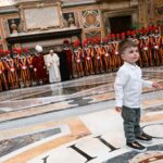 Pope Francis Instagram - PT: Este dia para mim é sempre esperado e bem-vindo, porque me oferece a ocasião de expressar publicamente o meu “obrigado” pela presença e serviço da #GuardaSuíça. A minha afetuosa gratidão é extensiva também às famílias destes jovens. ES : Espero siempre este día con agrado, porque me ofrece la ocasión para expresar públicamente mi agradecimiento por la presencia y el servicio de la #GuardiaSuiza. Mi gratitud se extiende con afecto a las familias de estos jóvenes. IT: Questo giorno giunge per me sempre atteso e gradito, perché mi offre l’occasione di esprimere pubblicamente il mio “grazie” per la presenza e il servizio della #GuardiaSvizzera. La mia gratitudine coinvolge con affetto anche le famiglie di questi giovani. @guardiasvizzerapontificia FR: Ce jour est pour moi toujours attendu et apprécié, car il m’offre l’occasion d’exprimer publiquement mon “ merci ” pour la présence et le service de la #GardeSuisse. Ma gratitude va également avec affection aux familles de ces jeunes. DE: Dieser Tag ist für mich stets ein willkommener Anlass, mich öffentlich für die Präsenz und für den Dienst der #Schweizergarde zu bedanken. In meinen Dank schließe ich gern auch die Familien dieser jungen Männer mit ein.