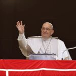 Pope Francis Instagram - EN: A true friend never abandons you, even when you make mistakes. They correct you, perhaps scold you, but they forgive you and do not leave you. In the #GospelOfTheDay (Jn 15:9-17), Jesus tells us that this is exactly what we are to Him: friends. PT: Um verdadeiro amigo não abandona, nem mesmo quando você comete um erro: ele corrige, pode repreender, mas perdoa e não abandona você. No #EvangelhodeHoje (Jo 15:9-17), Jesus nos diz que para Ele somos precisamente isso, amigos. ES: Un verdadero amigo no te abandona, ni siquiera cuando cometes un error: te corrige, puede reprenderte, pero te perdona y no te abandona. En el #Evangelio de hoy (Jn 15,9-17) Jesús nos dice que para Él somos precisamente eso, amigos. IT: Un vero amico non ti abbandona, nemmeno quando sbagli: ti corregge, magari ti rimprovera, ma ti perdona e non ti abbandona. Nel #VangelodiOggi (Gv 15,9-17) Gesù ci dice che noi per Lui siamo proprio questo, amici. FR: Un véritable ami ne t’abandonne pas, même lorsque tu fais une erreur : il te corrige, il peut te réprimander, mais il te pardonne et ne t’abandonne pas. Dans l’Évangile d’aujourd’hui (Jn 15, 9-17), Jésus nous dit que pour lui nous sommes justement des amis. DE: Ein echter Freund verlässt dich nicht, nicht einmal, wenn du dich irrst: Er korrigiert dich, vielleicht tadelt er dich auch, aber er vergibt dir und verlässt dich nicht. Im #Evangeliumvonheute (Joh 15,9-17) sagt Jesus, dass wir für ihn genau das sind: Freunde. PL: Prawdziwy przyjaciel cię nie opuszcza, nawet kiedy popełniasz błędy: napomina cię, być może czyni wyrzuty, ale ci przebacza i nie opuszcza cię. W #EwangeliaNaDziś (J 15,9-17) Jezus nam mówi, że dla niego jesteśmy właśnie przyjaciółmi.
