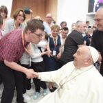 Pope Francis Instagram - EN: The three theological virtues are great gifts of God. Without them, we might be prudent, just, strong, and temperate, but we would not have a heart that loves even when it is not loved, nor would we have hope that dares against all hope. #GeneralAudience PT: As três virtudes teologais são grandes dons de Deus. Sem elas poderíamos ser prudentes, justos, fortes e temperantes, mas não teríamos um coração que ama mesmo quando não é amado, não teríamos uma esperança que ousa contra toda esperança. #AudiênciaGeral ES: Las tres virtudes teologales son grandes dones de Dios. Sin ellas, podríamos ser prudentes, justos, fuertes y templados, pero no tendríamos un corazón que ama incluso cuando no es amado, no tendríamos una esperanza que osa contra toda esperanza. #AudienciaGeneral IT: Le tre virtù teologali sono grandi doni di Dio. Senza di esse noi potremmo essere prudenti, giusti, forti e temperanti, ma non avremmo un cuore che ama anche quando non è amato, non avremmo una speranza che osa contro ogni speranza. #UdienzaGenerale FR: Les trois vertus théologales sont de grands dons de Dieu. Sans elles, nous pourrions être prudents, justes, forts et tempérants, mais nous n’aurions pas un cœur qui aime même quand il n’est pas aimé, ni une espérance qui ose contre toute espérance. #AudienceGenerale DE : Die drei theologischen Tugenden sind bedeutende Gottesgaben. Ohne sie könnten wir klug, gerecht, stark und maßvoll sein, aber wir hätten kein Herz, das liebt, auch wenn es nicht geliebt wird, und keine Hoffnung, die gegen alle Hoffnung Wagnisse eingeht. #Generalaudienz PL: Trzy cnoty teologalne są wielkimi darami od Boga. Bez nich moglibyśmy być roztropni, sprawiedliwi, mężni i umiarkowani, ale nie mielibyśmy serca, które miłuje nawet wtedy, gdy nie jest miłowane, nie mielibyśmy nadziei wbrew wszelkiej nadziei. #AudiencjaOgólna