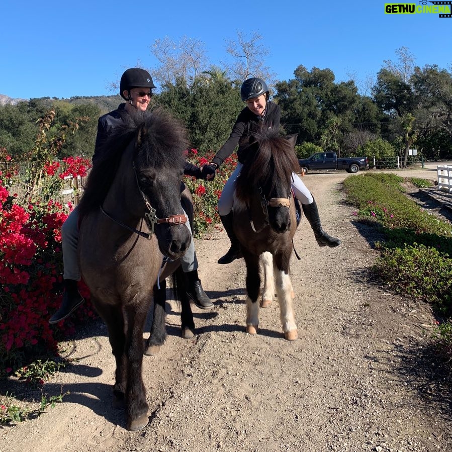 Portia de Rossi Instagram - She tolted! Ellen and I on the trail #icelandichorse #trailride #tolting @sanmarcostraining @noellewolflingerie