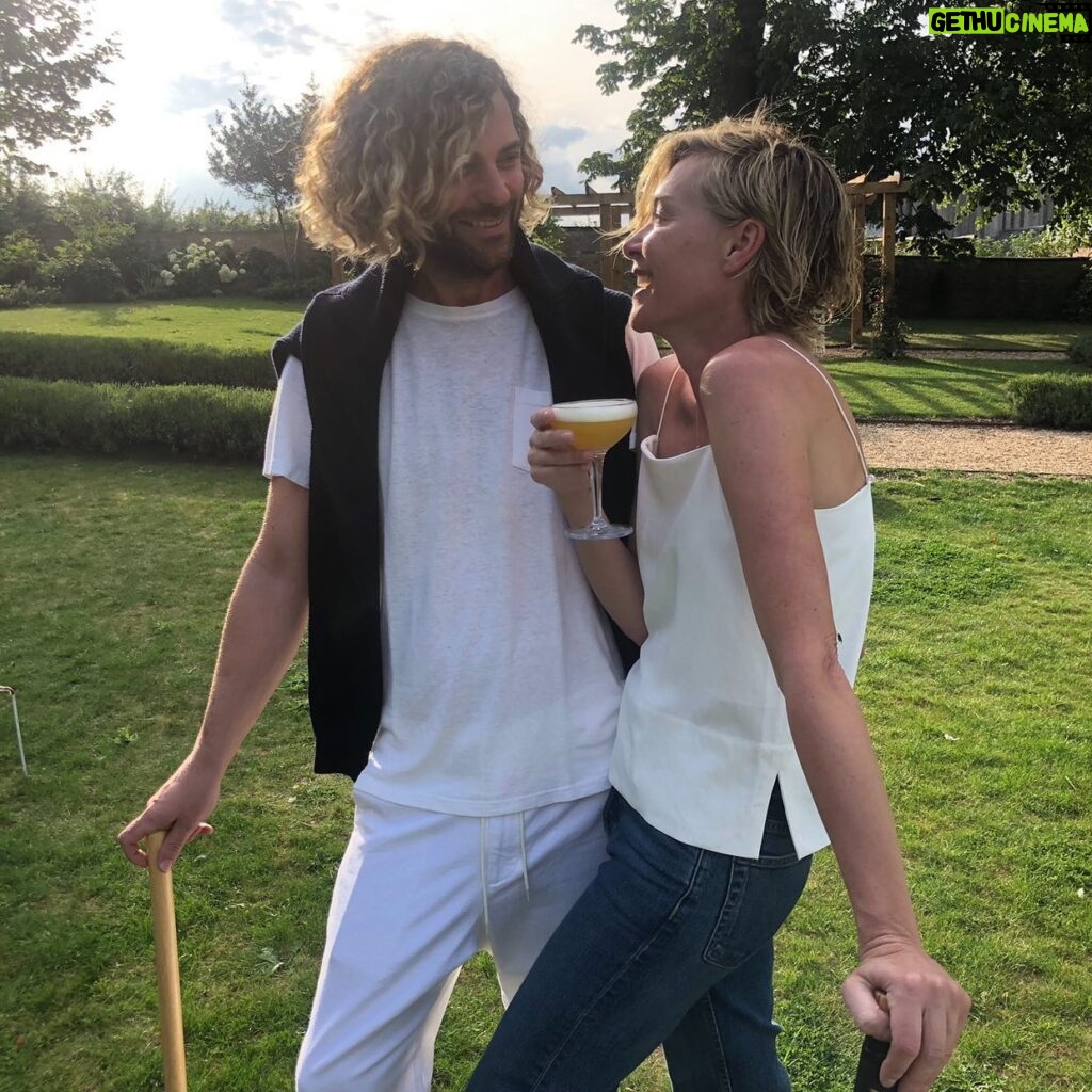 Portia de Rossi Instagram - Croquet in #The Cotswolds with Peaches @pjfaulstick #sohofarmhouse