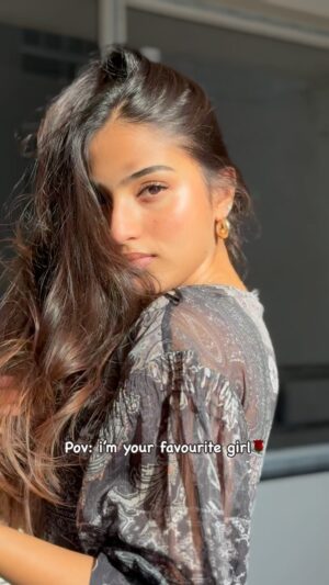 Pranavi Manukonda Instagram - POV: I’m your favourite girl ✨🌹

#trending #browneyes #brownskin #sunlight #reels #darlingcanibeyourfavorite #love