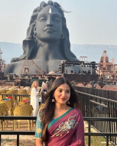 Pranavi Manukonda Instagram - మహాశివరాత్రి శుభాకాంక్షలు ✨❤️🙏🏻🦚 My designer: @shilpacouture ❤️ @isha.foundation @adiyogi.official #mahashivratri #awakewithadiyogi #shiva #spiritual #ishafoundation #adiyogi #sadhguru