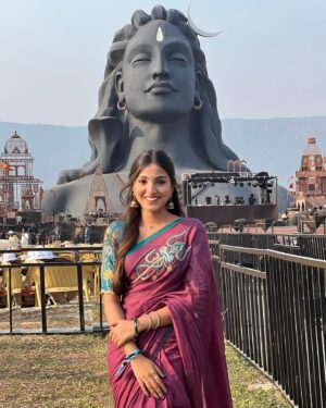 Pranavi Manukonda Instagram - మహాశివరాత్రి శుభాకాంక్షలు ✨❤️🙏🏻🦚

My designer: @shilpacouture ❤️

@isha.foundation @adiyogi.official 

#mahashivratri #awakewithadiyogi #shiva #spiritual #ishafoundation #adiyogi #sadhguru
