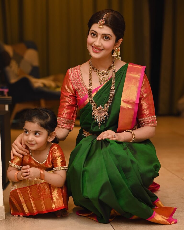 Pranitha Subhash Instagram - My minion and I decked in South Indian ❤️