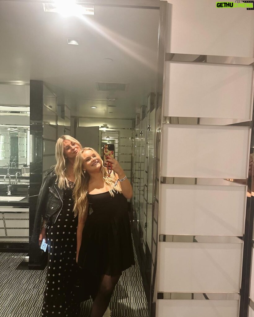 Pressley Hosbach Instagram - mommy daughter date night #littlewing @paramountplus 💫 Beverly Hills, California