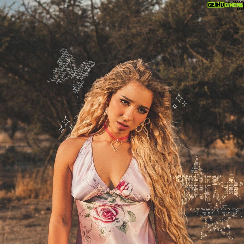 Princesa Alba Instagram - DESENAMÓRAME YA DISPONIBLE </3 cuál es su lyric favorito de la canción?🩹📡🥹 Makeup by @humbertomoyav Hair by @hc.concept Pics by @diegoescap Styling by @rociochn Graphic design by @abrilconbe