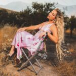 Princesa Alba Instagram – DESENAMÓRAME YA DISPONIBLE </3 cuál es su lyric favorito de la canción?🩹📡🥹
Makeup by @humbertomoyav 
Hair by @hc.concept 
Pics by @diegoescap 
Styling by @rociochn 
Graphic design by @abrilconbe