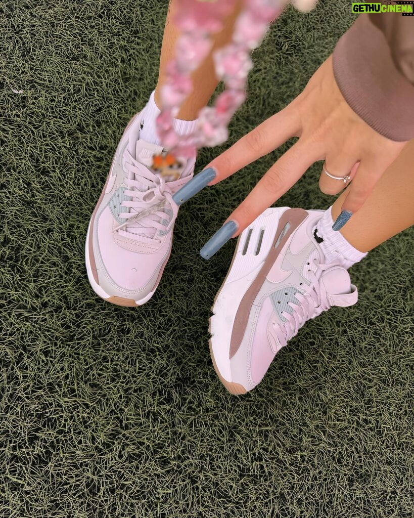 Princesa Alba Instagram - holi @nike ˚ ༘♡ ❀ aquí ando con mis prendas favoritas <3333 Y muy feliz pq cumplo mi segundo año de polole0 con Nike
