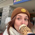 Priscila Sol Instagram - Zero maturidade pra Ice cream 🫢 Pro resto; a gente tem de sobra ;) Tal mãe, tal filho! 🙃🍦🫶 🇨🇦