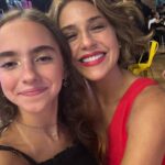 Priscila Sol Instagram - Um carrossel de amor e de alegria pra comemorar os 13 anos de vida dessa mocinha tão linda que eu tive a oportunidade de viver muitas aventuras desde quando ela tinha 5 pra 6 anos de idade. Hoje eu acho mais facil ela me pegar no colo! 🫢 Parabéns minha carinha de anjo, minha mocinha de luz! Te amo infinito ❤️