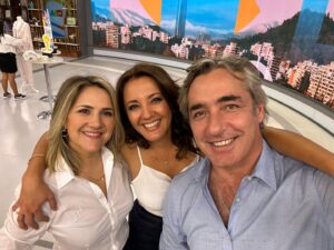 Priscilla Vargas Instagram - La amistad en @tudia13 es real ❤️
Y qué mejor que recibir a esta gran amiga que se suma a un tremendo equipo 
Chiquillos! Cada vez somos más y juntos somos pura alegría 🤗
Los adoro amigos de @tudia13 !!
@michelleadamv 
Ahora a darlo todo en el 13 🙌🏻
@canal13cl
