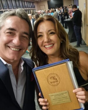 Priscilla Vargas Instagram - Este 2023 he sido tremendamente feliz. Y estos dos importantes reconocimientos son parte de esa alegría. Significan mucho para mí. Y son un gran impulso para seguir haciendo lo que tanto me gusta. 
El voto popular me permitió ganar el “Copihue de Oro como Animadora del Año” y cierro el año con el “Premio Nacional de Periodismo de Televisión 2023”
De verdad MUCHAS MUCHAS GRACIAS ❤️

Gracias a mis compañeros de @canal13cl por la confianza y por estar presente en este momento @maximilianoluksic @pamediazsa @franciscofulla y @joserepenning