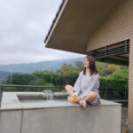 Priscilla Wong Instagram - 三個愛旅遊的人，三種不同旅遊態度的人，走在一起，不得不說，很有趣。 感謝渣打 x 國泰航空包機帶我們去台北，從食到住到玩樂盡是奢華享受的行程，真正grand住去旅行。 先跟大家分享一點拍攝中的快樂，期待節目❤️ #渣打x國泰航空包機