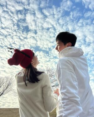 Priscilla Wong Instagram - 2023，
我們，
的
第六年。

你說，最近經常想起我們認識的那年，剛剛十年前。
那時，我總是駛着一架滿滿刮花痕的四驅車開工，車殼塵土飛揚，車中糟糟亂亂，你總是在想，她真正身份其實是一位地盤女工嗎？
然後，你接收了這位地盤女工，也接收了她的凌亂和搗亂。
謝謝，婚姻或許就是這模樣了：）

2024，來吧。
讓我們繼續為幸福努力。